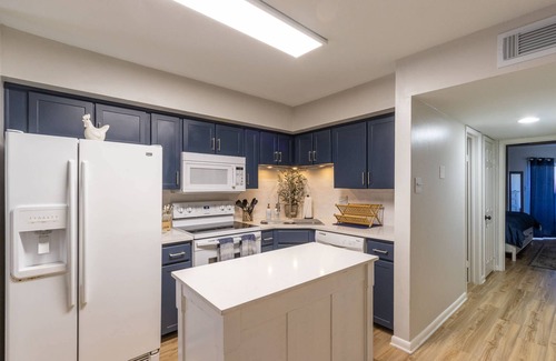 Clear Lake Shores Condo | Fall for Galveston 15% Off Your Stay This Season
