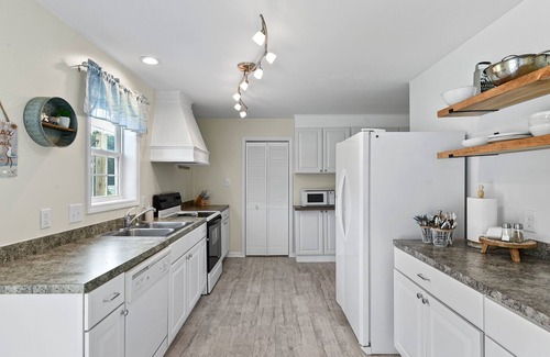 Milton House | Fall for the beach - Cozy, Calm & Cute!