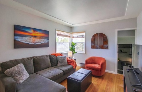 Bay Park House | Fall fun @ Dolphin Bay Hideaway pet-friendly yard!