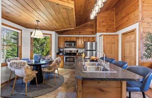 Blue Ridge Cabin | Fall fun for families in Blue Ridge with Sauna, Hot tub, Firepit & amazing views