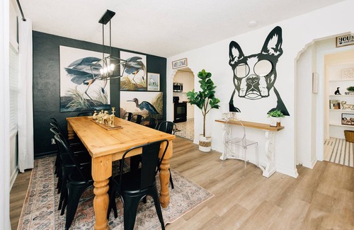Riverside Heights House | Fall Fun in Tampa - Backyard Pickleball + Relaxing Patio [Pets Welcome!]