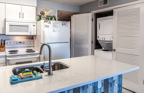 Orange Beach Condo | Fall getaway at Tradewind in Orange Beach-indoor pool