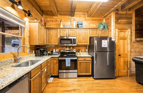 Pigeon Forge Cabin | Fall Getaway Special! Hot Tub Game Room Sleeps 23 3600 sq ft Pigeon Forge
