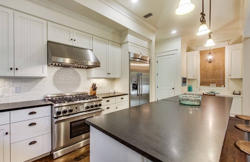 Forest District House | Fall Getaways Available! Forest District. Gas Grill with Nice Porch Space! 3 Adult Bikes!
