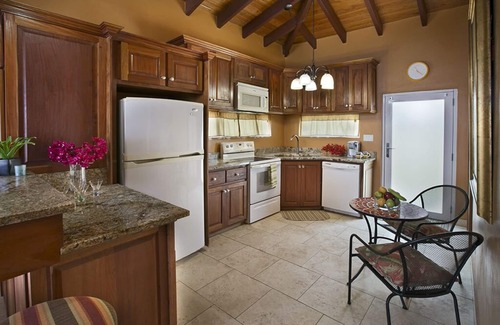 Peterborg Cottage | Fall in love with Cottage Adore!