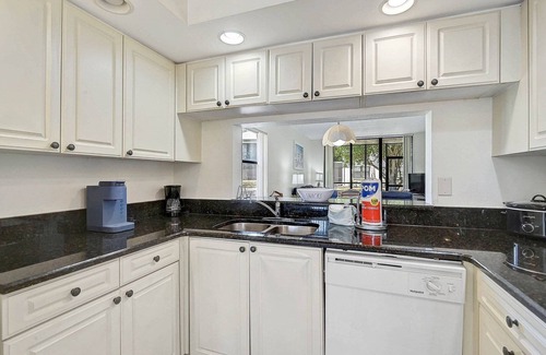 South Bradenton Condo | Fall into Savings: 15% Off Until Nov 30!
