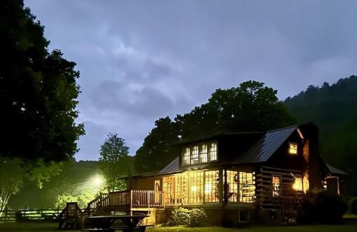 Kegley House | Fall leaves are here! Cabin off I-77, wonderful experience for 2!