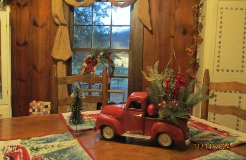 Kegley House | Fall leaves are here! Cabin off I-77, wonderful experience for 2!
