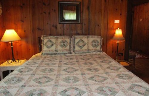 Kegley House | Fall leaves are here! Cabin off I-77, wonderful experience for 2!