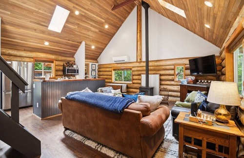 Hoodsport Cabin | Fall Mountain Retreat! 10 acres, Dog Friendly, Hot Tub, Sauna, Lake Access