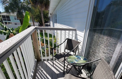 Tybee Island Condo | Fall rates! Cute 1BR/1BA Condo on the South Side!
