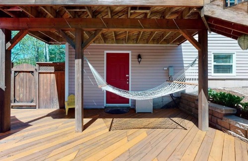 Fall River Apartment | Fall River Oasis Suite with 6 Person Hot Tub