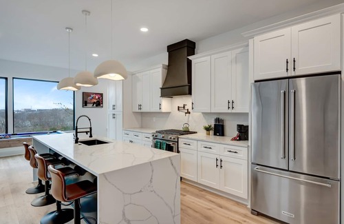 Hurwood Heights House | Fall rooftop deck, hot tub, game zone near Geodis Park