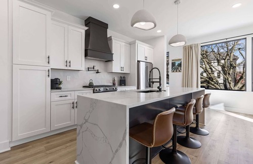 Hurwood Heights House | Fall rooftop hot tub, game room, outdoor kitchen near Geodis Park