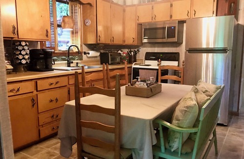 Almond Cabin | Fall Sale! Rustic cabin Near Tsali, Bryson City, NOC, Pets Ok