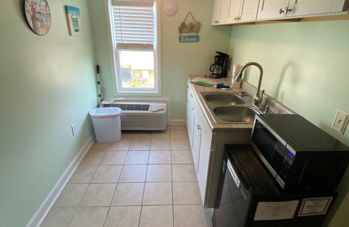 Gulf Shores Condo | Fall Special Book 2 nights Get 3rd free Park & Walk Beach Across the Street