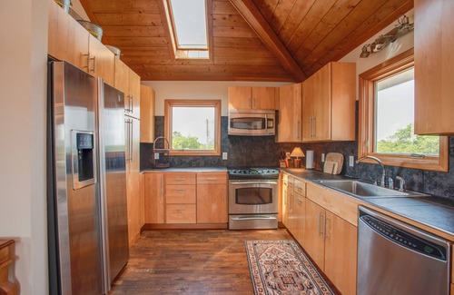 Carova Beach House | FALL SPECIAL Canal Front ADVANCE WELL WATER Pet Friendly PADDLE BOARD