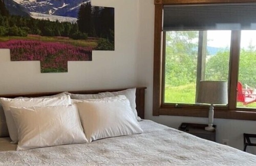 North Douglas Apartment | Fall special! Check the Tide! Stroll the flats! See eagles rest on Marker 17!
