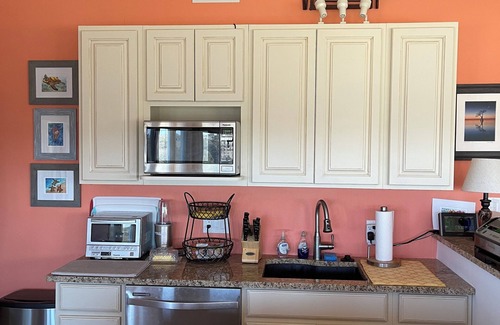 Sea Scape House | FALL SPECIAL: OWNER'S SUITE IN CHARMING KITTY HAWK WITH OUTSTANDING AMENITIES