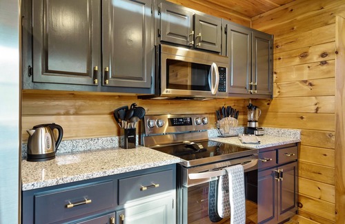 Blue Ridge Cabin | Fall splendor, Mountain Lake views HotTub Firepit Pool arcade games