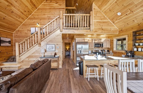 Sevierville Cabin | Fall Vacay Specials with September Dates Smoky Mtn Retreat: Game Room/Hot Tub