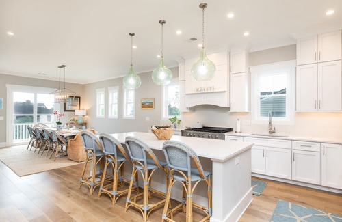 Isle of Palms House | FALL/WINTER OPEN/ROOFTOP/POOL/LUXURY HOME/QUIET STREET/3 MINUTE WALK TO BEACH