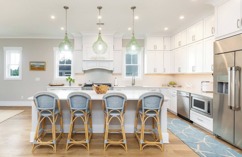 Isle of Palms House | FALL/WINTER OPEN/ROOFTOP/POOL/LUXURY HOME/QUIET STREET/3 MINUTE WALK TO BEACH