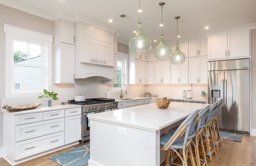 Isle of Palms House | FALL/WINTER OPEN/ROOFTOP/POOL/LUXURY HOME/QUIET STREET/3 MINUTE WALK TO BEACH