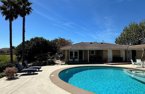 Fallbrook House | Fallbrook’s guest-pool house : An old Hollywood stars escape