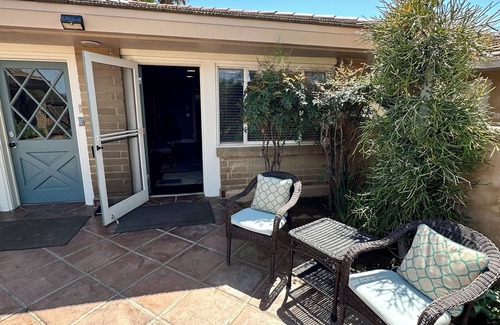 Fallbrook House | Fallbrook’s guest-pool house : An old Hollywood stars escape