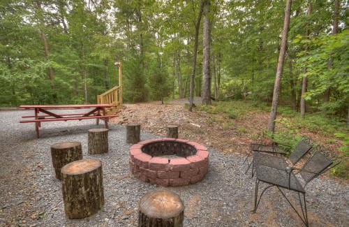Blue Ridge House | Falling Leaf - Mountain Views, Hot Tub, Game Room, Pet Friendly - Blue Ridge, GA