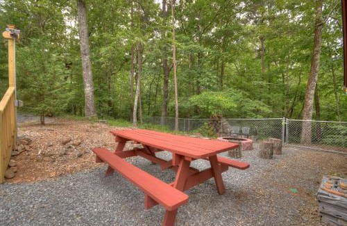 Blue Ridge House | Falling Leaf - Mountain Views, Hot Tub, Game Room, Pet Friendly - Blue Ridge, GA