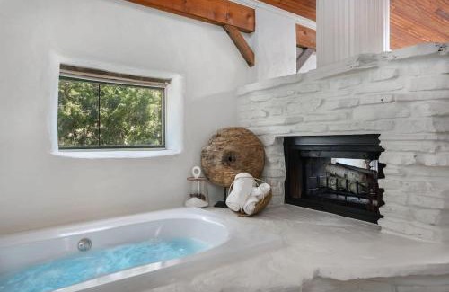 Fredericksburg House | Falling Star, Hot tub and Pet Friendly!