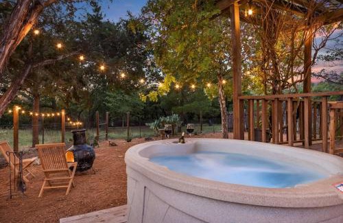 Fredericksburg House | Falling Star, Hot tub and Pet Friendly!