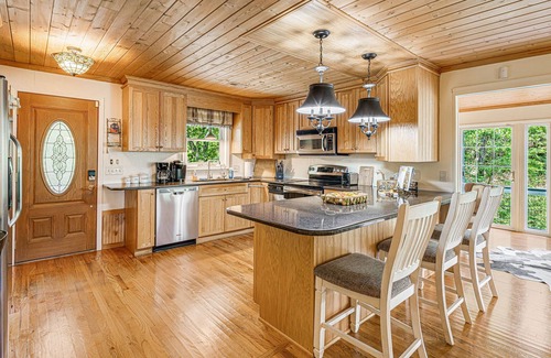 Otto House | "Falling Water" Perfect for families!
