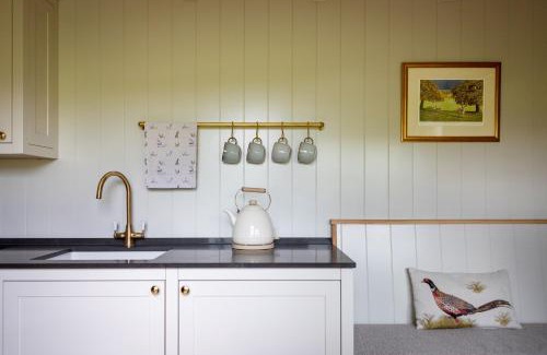Baslow House | Fallow Shepherds Hut Chatsworth Estate