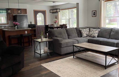 Benton House | Falls Edge Farm Cottage