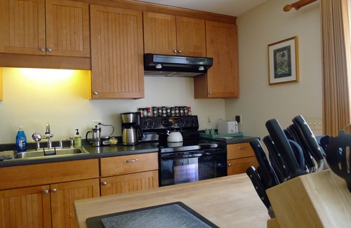 Ellsworth Apartment | Falls Farmstead Garden/Patio Apt 5 Comfy Homebase for Exploring Downeast Maine