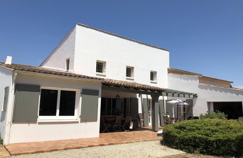 Saint-Clement-des-Baleines Villa | Family home with swimming pool and large enclosed garden - sleeps 8