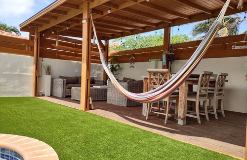 Jaburibari House | Familie huis met privé zwembad & jacuzzi stranden en natuur dichtbij Villa