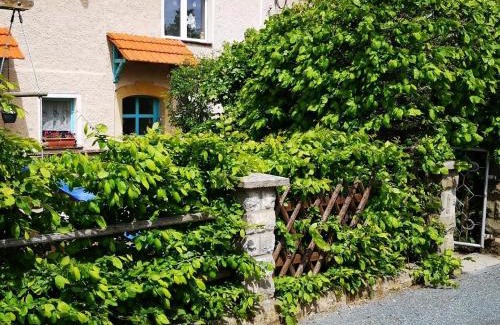 Glashuette Apartment | Familienfreundliche Gemütliche Ferienwohnung In Luchau Mit Garten Und Grill -