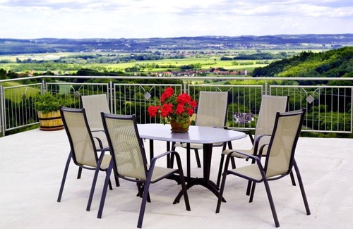 Loipersdorf bei Fuerstenfeld Apartment | Familienzimmer - Gästehaus Bergbrunnen