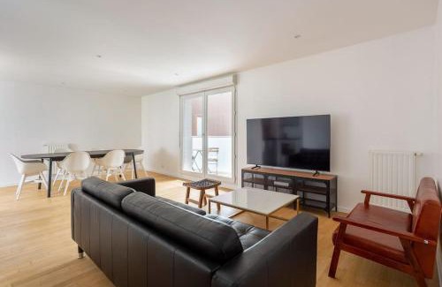Aubervilliers Apartment | Familly-ParisStadeFrance/balcony & 2Parkings/85m2