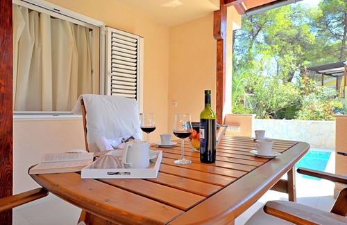 Vrboska Villa | Family 2BR villa with swimming pool 1 min from sea and 3 min from center