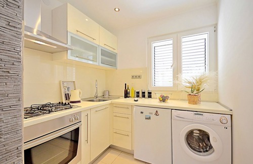 Vrboska Villa | Family 2BR villa with swimming pool 1 min from sea and 3 min from center