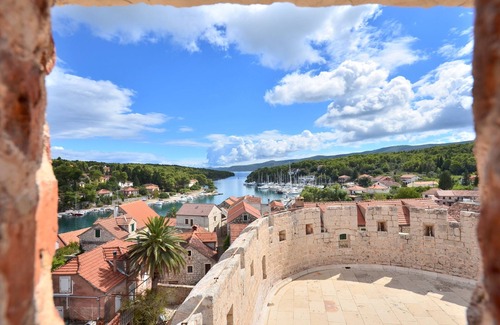 Vrboska Villa | Family 2BR villa with swimming pool 1 min from sea and 3 min from center