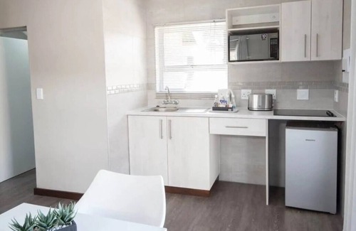 Windhoek House | Family Adventure Trip! Relaxing & Spacious, Onsite Swimming Pools!