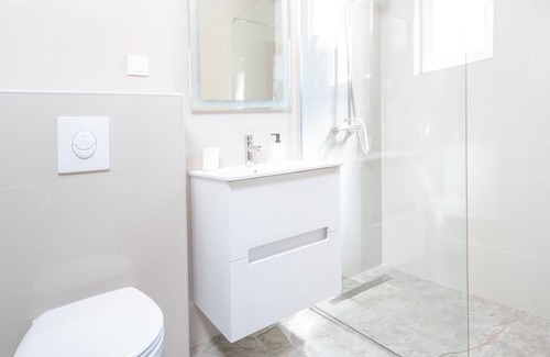 Petrovac Apartment | Family and couple-friendly apartment in Petrovac with the sea view
