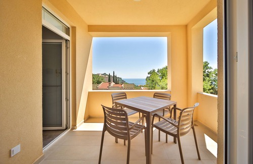 Petrovac Apartment | Family and couple-friendly apartment in Petrovac with the sea view