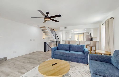 Treasure Island House | Family and dog friendly, steps to the Gulf and beaches, shared putting green, AC